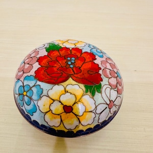 Japanese Cloisonné Floral Lidded Box. Beautiful Flower Motif set in Brass.