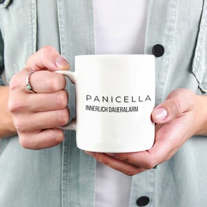 Sarkastische Tasse | PANICELLA Mug - Internal Alarm | Funny Panic Mode Coffee Mug | Worst Case Scenario Humor | Sarcastic Anxiety Gift