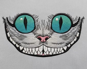 Diseño de bordado de la sonrisa del gato de Cheshire: Alicia en el país de las maravillas (archivo de máquina)