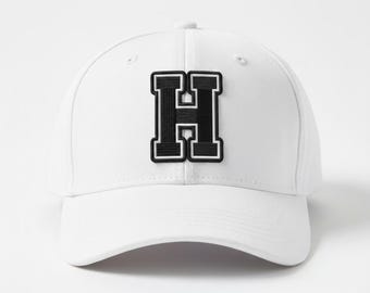 Diseño de bordado de la letra H universitaria: parche con apliques llamativos, contorno blanco y negro, archivo de bordado a máquina, 5 tamaños, 6 formatos (Peso: 0,75 kg)