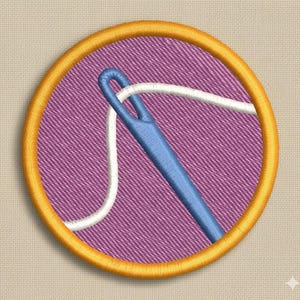 Puede incluir: Parche bordado con una aguja azul enhebrada con hilo blanco, sobre un fondo de tela morada. El diseño está encerrado en un borde circular dorado, ideal para manualidades o costura.
