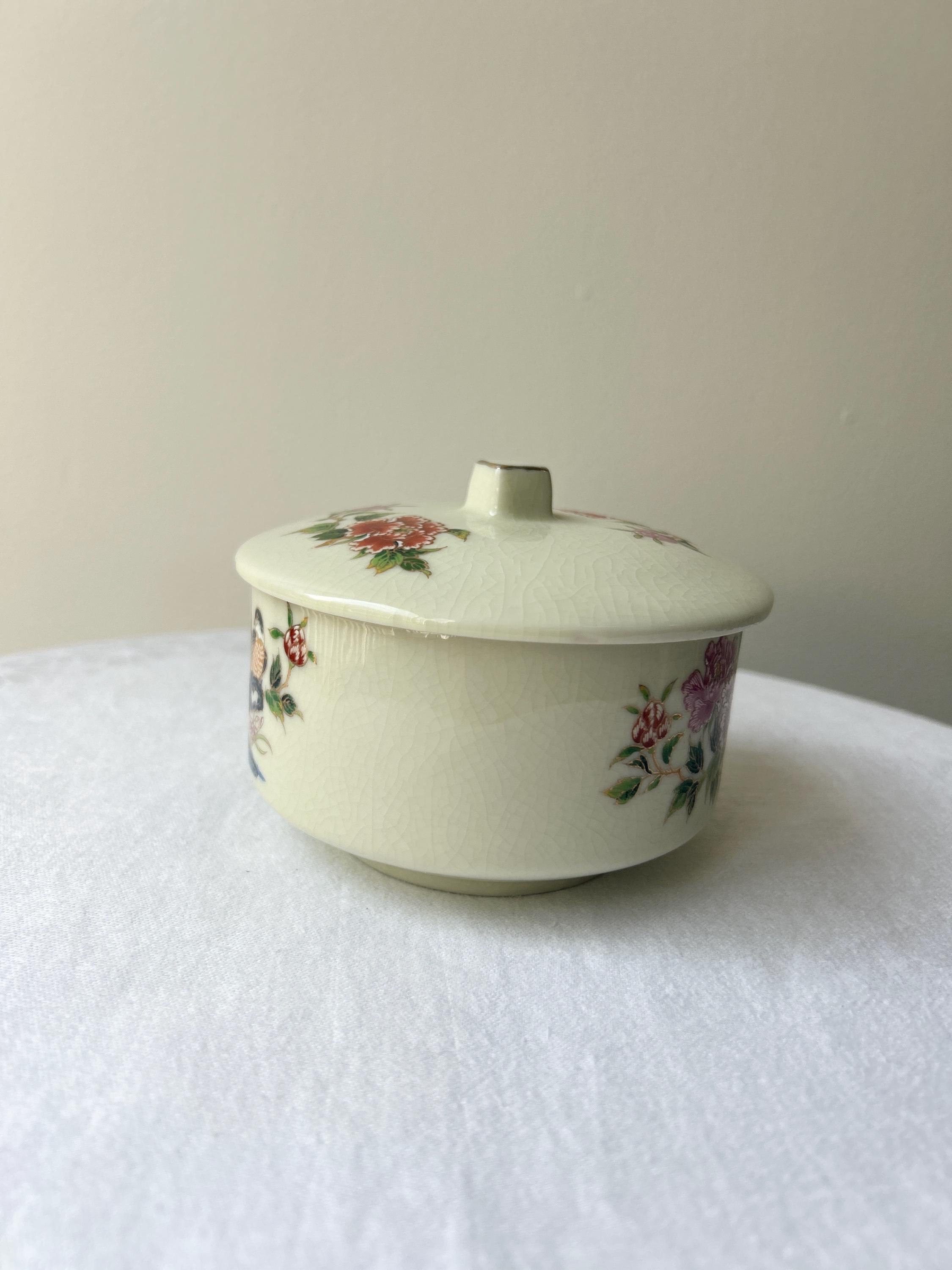 鳥と花が描かれたヴィンテージの陶器製蓋付き小物入れ – 装飾皿 - Etsy