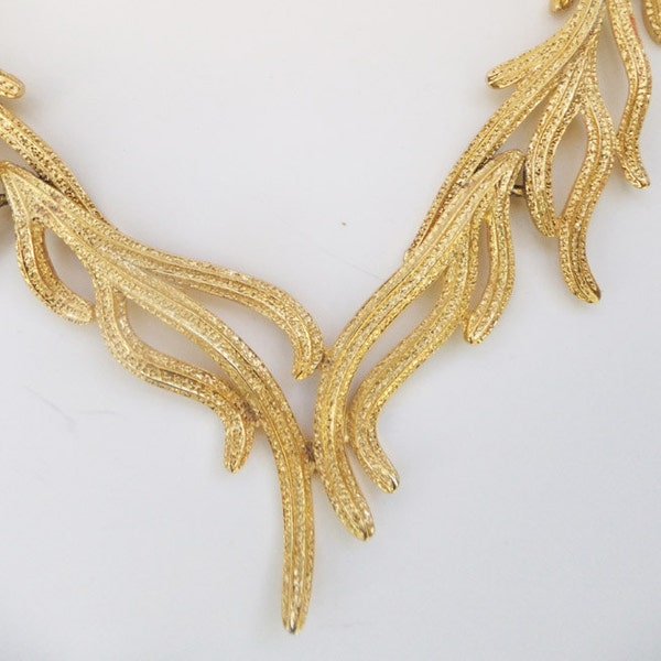 Réservée jusqu'au 10 mai Adelina collier Bijoux en collier d'or gravé des années 1970