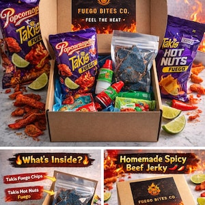 Op de afbeelding: Een cadeauverpakking van Fuego Bites Co. met Takis Fuego chips, Takis Hot Nuts Fuego, mini-hete saus, chamoy snoep en zelfgemaakte pittige beef jerky. De doos heeft de tekst "FUEGO BITES CO. - FEEL THE HEAT" op het deksel.