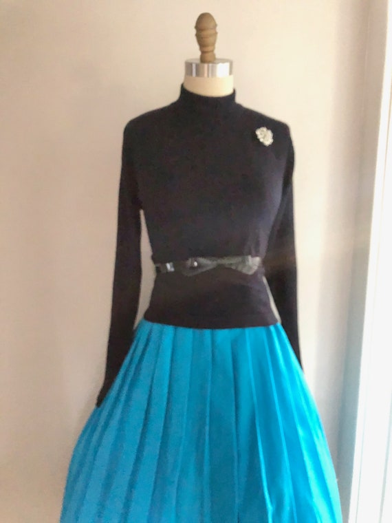 Sexy Snug Womens Vintage 1960s BLACK Knit Sweater