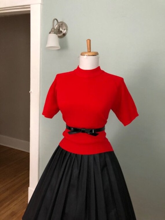 Vintage 60s Red Mock Neck Knit Top | Ladies Short