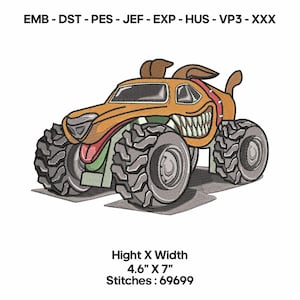 Puede incluir: Un diseño bordado de un monster truck con forma de perro con una boca amenazante y neumáticos grandes. El camión es naranja y marrón con un collar rojo. El diseño mide 11,68 cm de alto y 17,78 cm de ancho, con 69699 puntadas.