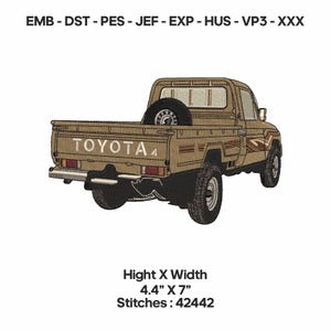 Op de afbeelding: Een borduurontwerp van een beige Toyota pick-up truck. De truck heeft een reservewiel in de laadbak en het woord "TOYOTA" is zichtbaar. Het ontwerp is 11,18 cm x 17,78 cm en heeft 42.442 steken.