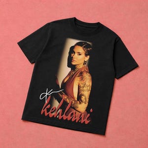 Camiseta autografada da Kehlani, camiseta com estampa da Kehlani, camiseta de show, Crash, It Was Good Until It Wasn't, Blue Water Road, camiseta de R&B