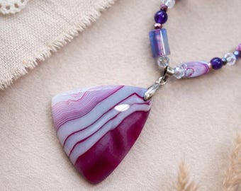 Collar llamativo de ágata rosa y morada
