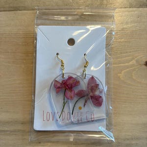 Lovely & feminine purple flower resin earrings unique and made with love