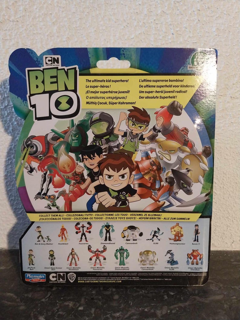 Puede incluir: Un paquete de figuras de acci&oacute;n de Ben 10 con personajes de dibujos animados. El fondo es verde, azul y blanco. El logotipo de Ben 10 es visible. El texto incluye "&iexcl;El mejor superh&eacute;roe juvenil!"