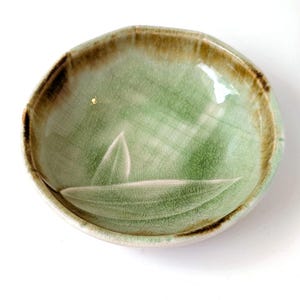 Vintage Japanese Shigaraki Yaki Green Crackle Glaze Small Plate, Mid Century Organic Leaf Ceramic Trinket Dish, Wabi Sabi Studio Pottery Bow