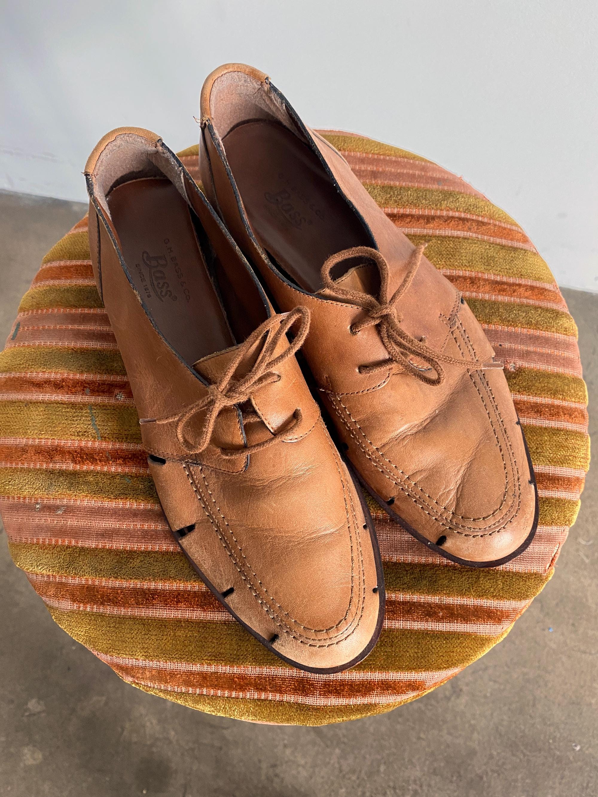 Vintage G.H. Bass & Co. Monograms Brown Leather Wingtip Lace Up Shoes Size 8M Vintage G.H Bass Leather Shoes, Lace Up, Cut Out Style, 8M  main image 4