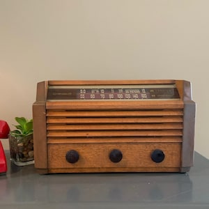 Antique RCA Victor Radio Model 56X5 1946 Radio