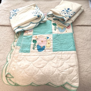 Vintage 1940s Hand-Quilted Floral Quilt & Sheet Set: Cottagecore Twin Bedding