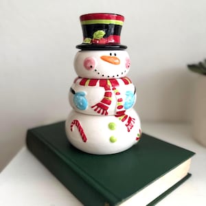 Rare Pier 1 Imports Snowman Measuring Cup Set – Ceramic Christmas Holiday Kitchen Decor – Stackable Set of 4