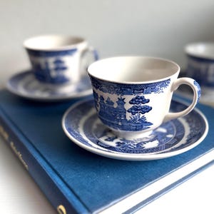 Vintage Johnson Brothers Blue Willow Teacup Set (4) - Made in England