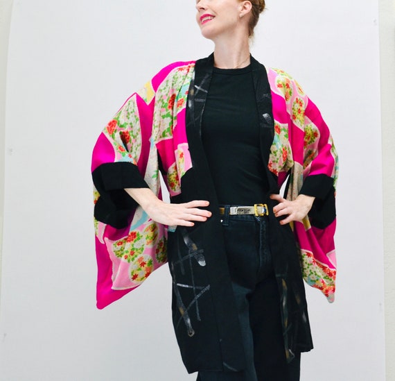 Vintage Kimono Jacket Robe Pink Black Fan Floral … - image 2