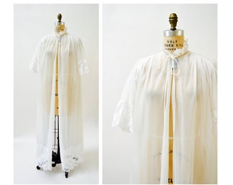 vintage Peignoir Robe Medium Lace White Ivory Mariage Lune de Miel Robe Sheer Nightgown // vintage Lingerie Peignoir Mariage Nuptial