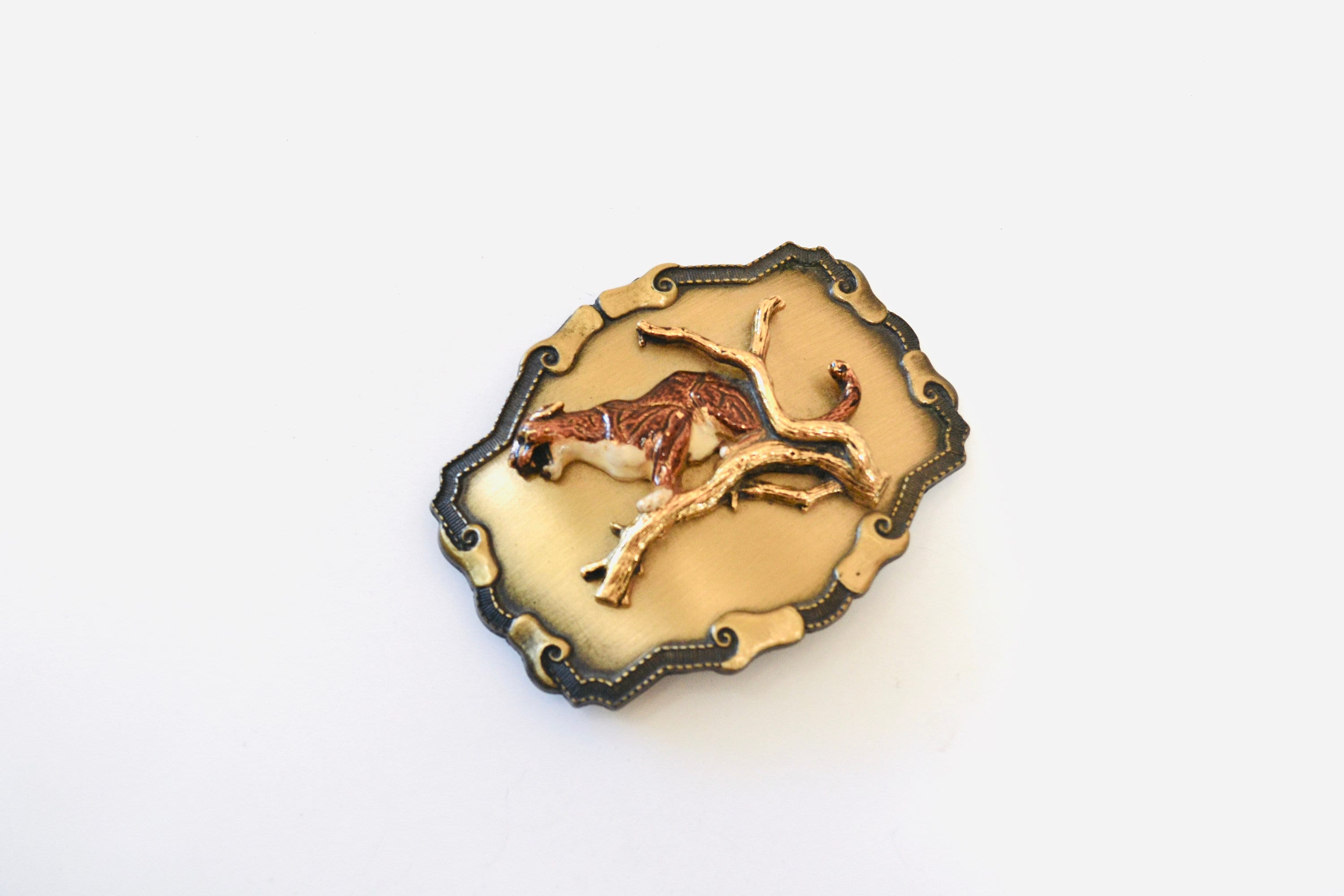 Vtg Cheetah Leopard Belt Buckle Womens Goldtone 1970s 1980s Large Cat Metal Belt Cheetah print buckle vintage retro 80s 90s belt – Holy Thrift main image 4