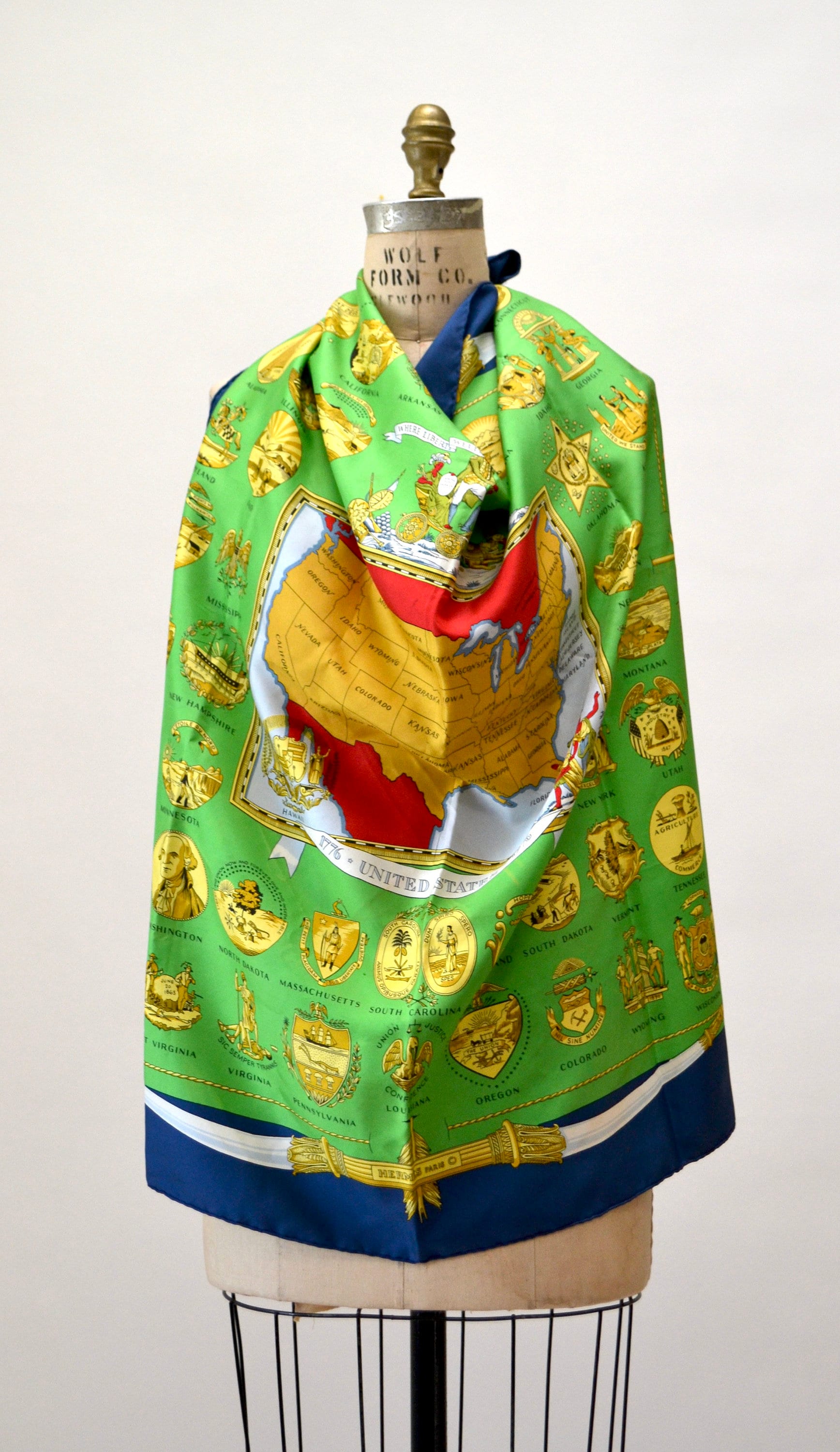 【美品】HERMES エルメス　スカーフ　scarf vintage silk C.1998 HERMES Silk Scarf / エルメス・シルクスカーフ(Copeaux