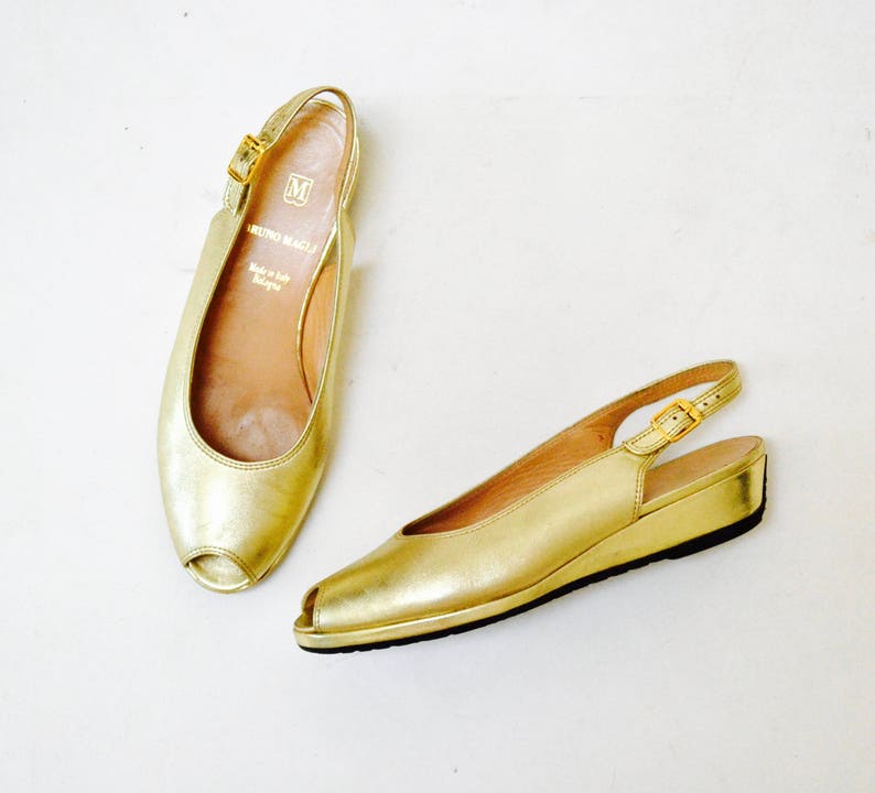 Vintage Gold Metallic Leather Sandals Slip on Heels Shoes 6 1/2 Burn Magli Made in Italy// Gold Leather Peep toling Backs Wedge 6 1/2 image 2