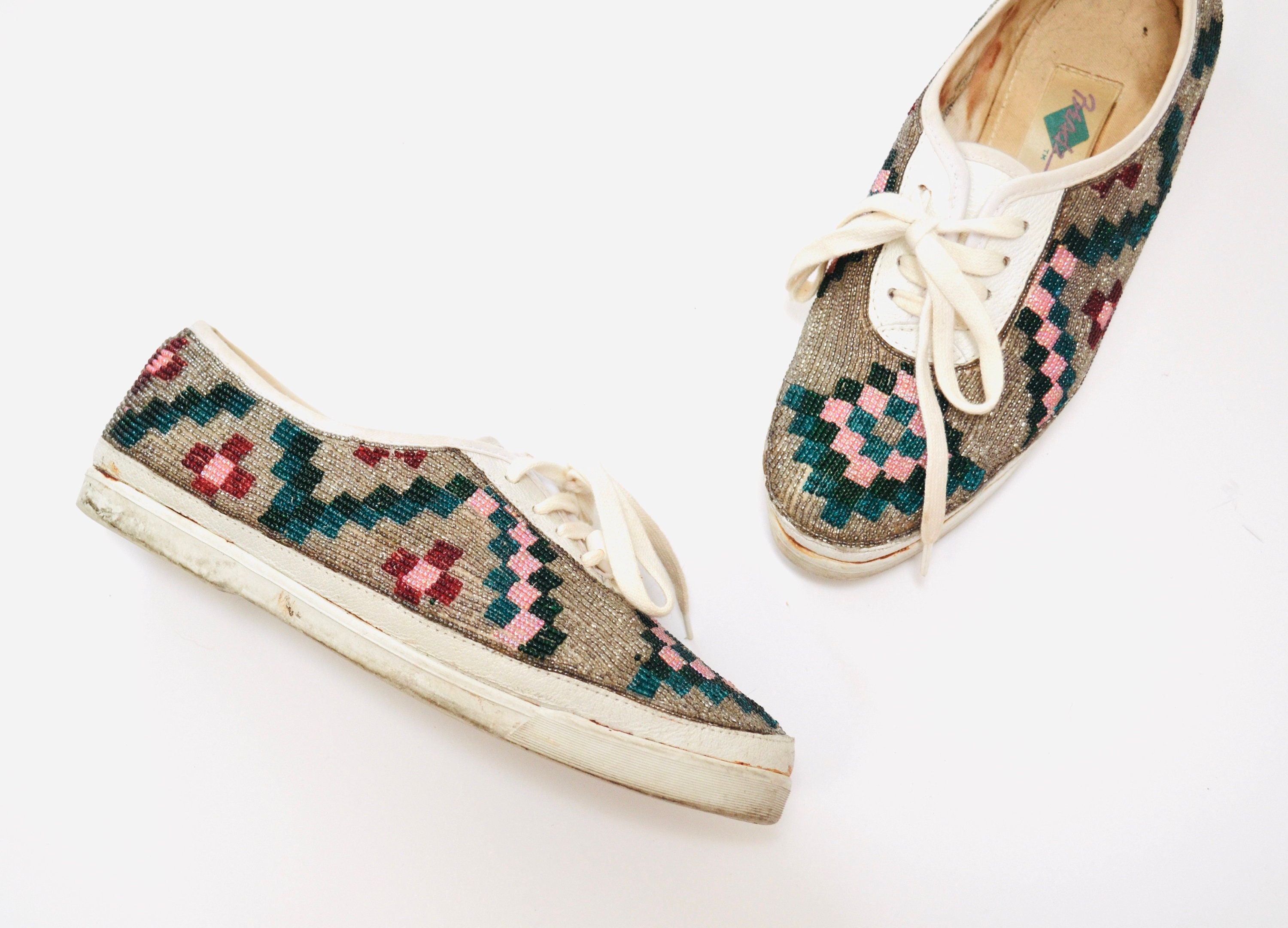 huiswerk maken Vruchtbaar smog Buy 80s Vintage Beaded Sneakers 7 7 1/2 With Quilted Graphic Online in India - Etsy huiswerk maken Vruchtbaar smog Buy 80s Vintage Beaded Sneakers 7 7 1/2 With Quilted Graphic Online in India - Etsy
