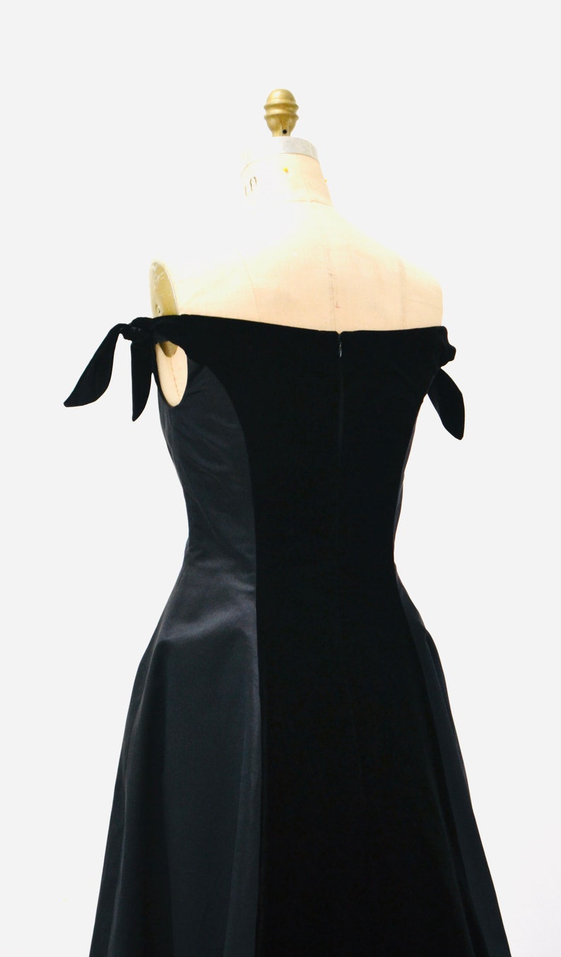 Vintage Escada Couture Black Evening Ball Gown Size 38 Small Black Velvet and Silk Black Evening Gown Dress off the shoulder 90s 00s Dress image 9