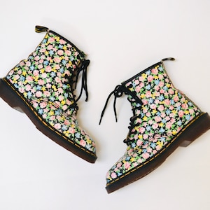 90s Vintage Dr. Martens Floral Print Boots Size 5 // Vintage Floral Doc Marten Boots Size 3 UK Made in England