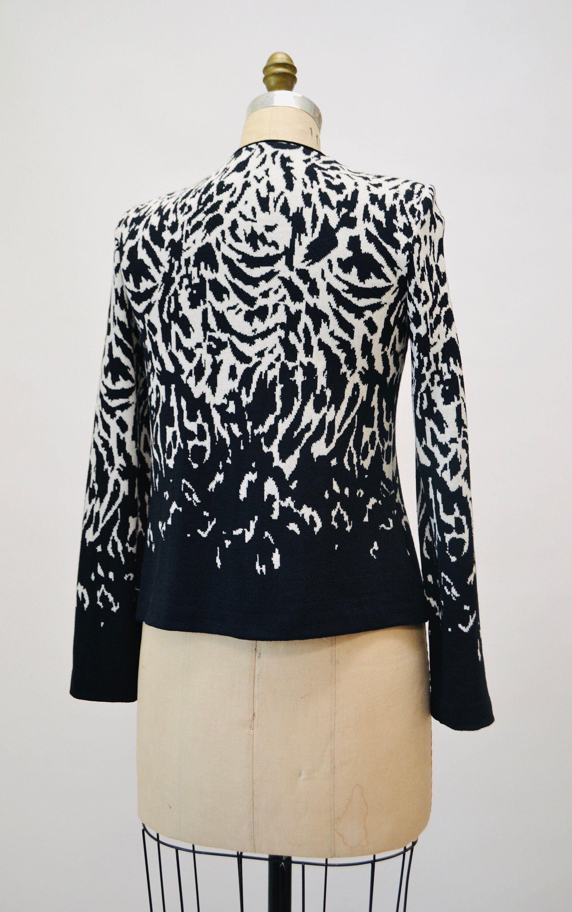 2000s Y2k Vintage St. John Collection Zebra Pattern Sweater 2000s Y2k Vintage St. John Collection Zebra Pattern Sweater