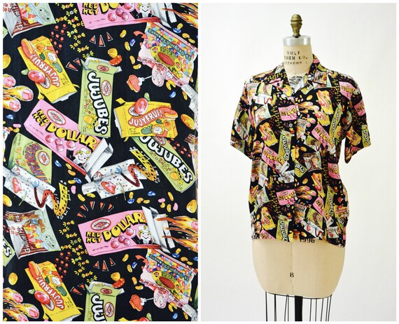 90 s vintage moyen Nicole Miller soie chemise moyen vintage avec impression de bonbons Junk Food / / Pop des années 90 art oral chemise de soie imprimé ea7416 90 s vintage moyen Nicole Miller soie chemise moyen vintage avec impression de bonbons Junk Food / / Pop des années 90 art oral chemise de soie imprimé ea7416