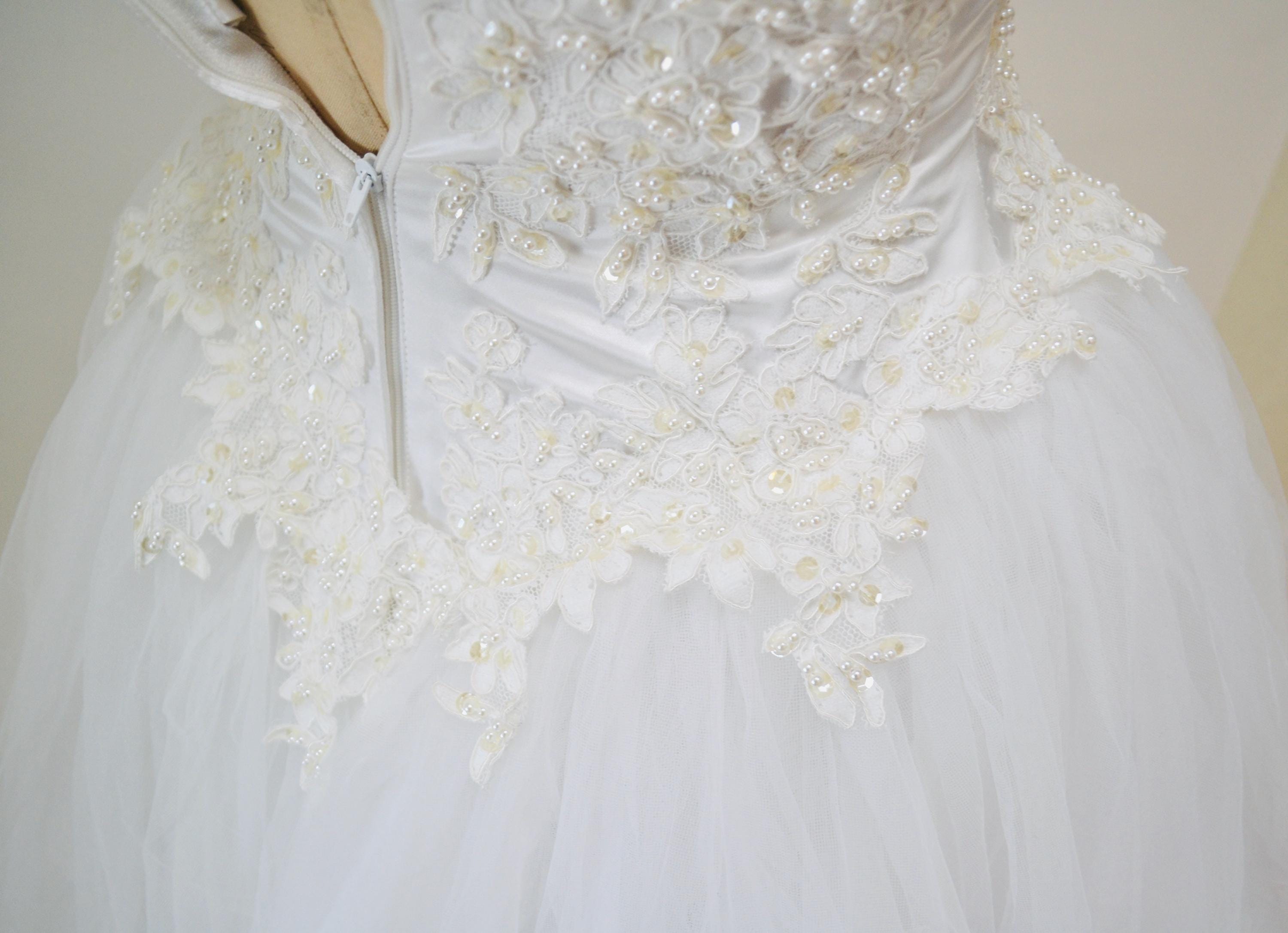 Vintage 2000s Halter Neck Wedding Dress Oleg Cassini White Crinoline Tulle  Princess Wedding GOWN XS Small Sleeveless Wedding Dress With Veil - Etsy