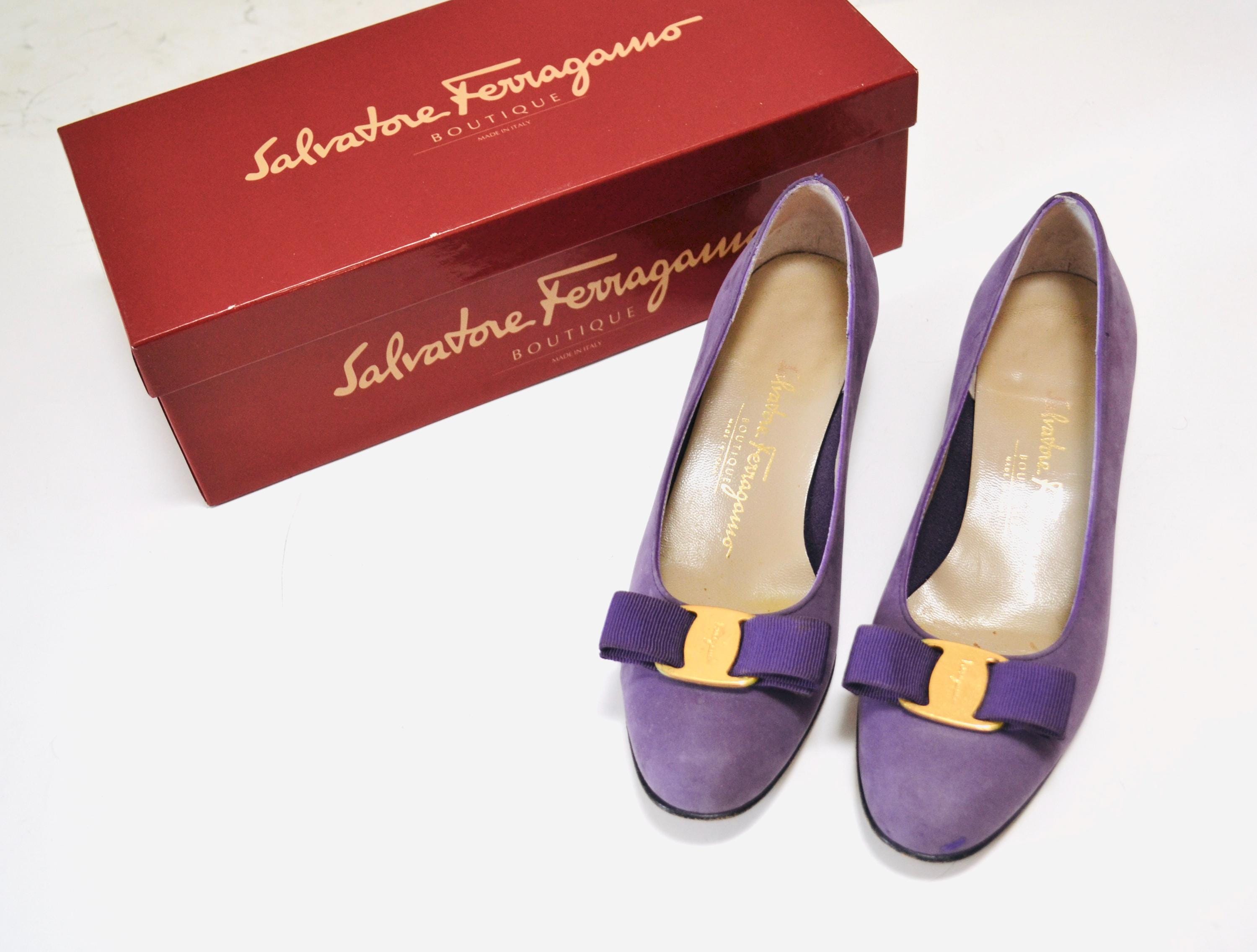 Vintage Salvatore Ferragamo Vara Pumps Shoes Size 8 1/2 AAA Navy