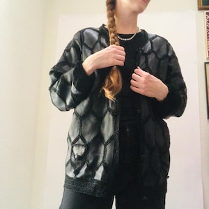 Vintage des années 70 et 80, veste en cuir noir patchwork grand-mère carré veste en cuir gilet pull petit moyen veste en patchwork en cuir noir