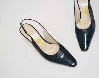 Zapatos de salón vintage Ferragamo con tira trasera, tacones de piel azul marino, talla 10AA