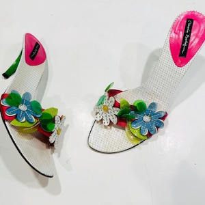 Vintage Y2k weiße Blume high Heels Heels Gr.40 9 1/2 B High Heels Size 40 rosa grün weiß Blume Absatz Sandalen Schuhe Mario Bologne