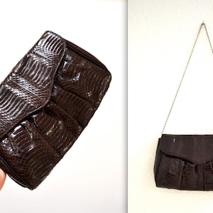 Cartera de mano vintage de piel de serpiente marrón de los años 70 y 80 con diseño de serpiente de pitón y charol marrón de Timothys Collection