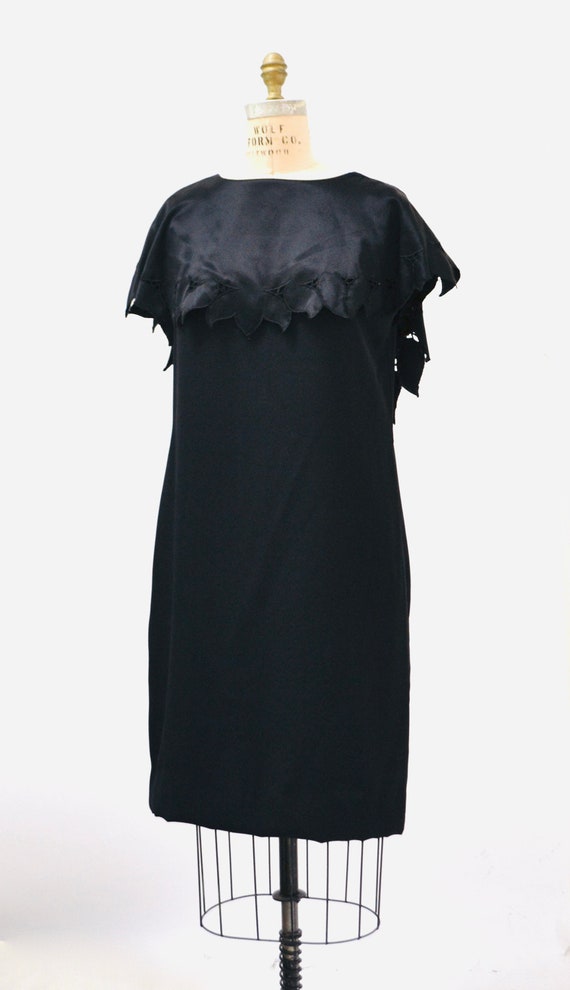 90s Vintage Black Crepe Dress with Embroidered Ey… - image 4