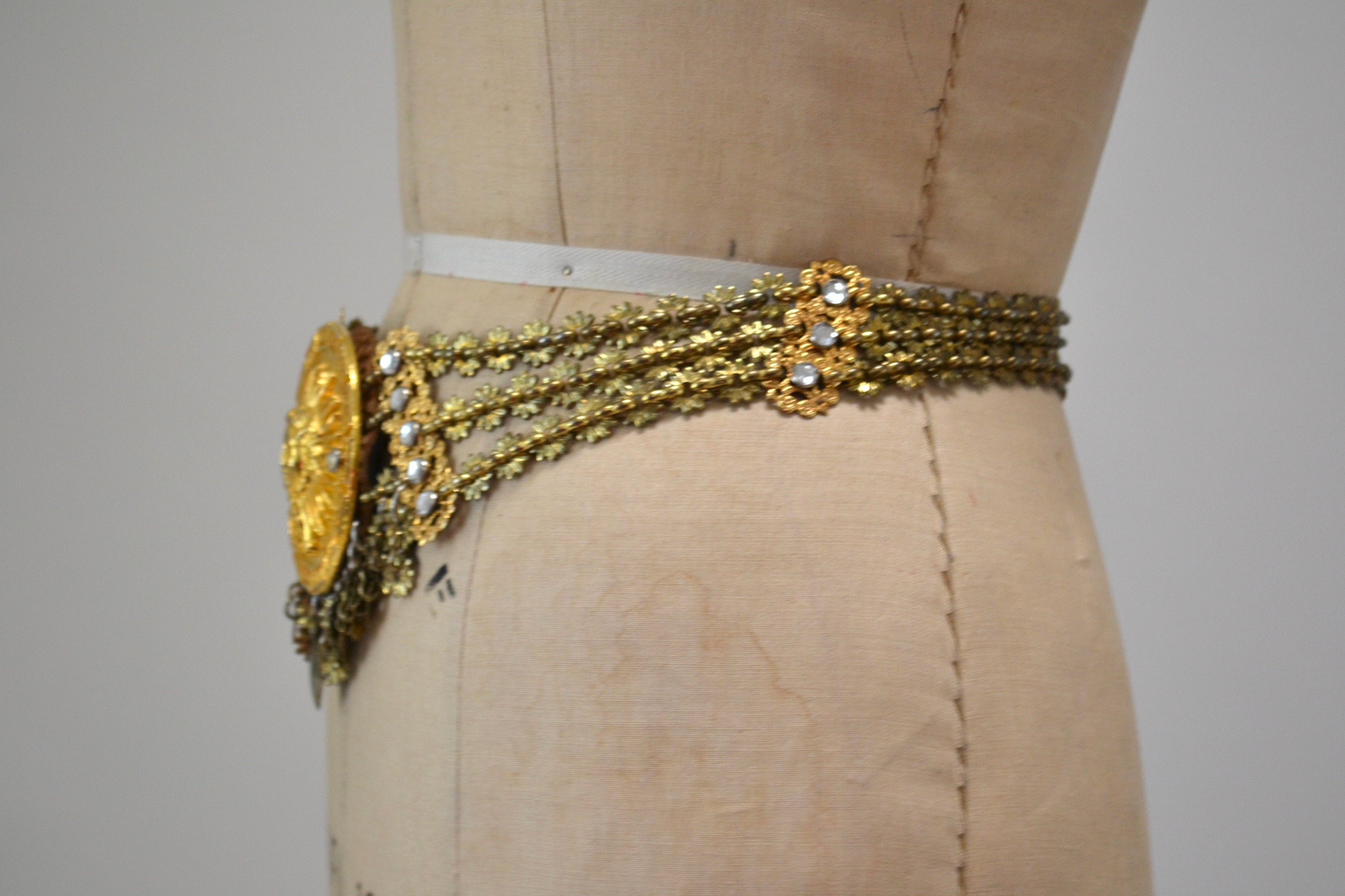 80s 90s Vintage Gold Chain Flower Sun Belt Gold Metallic 80s 90s Vintage Gold Chain Flower Sun Belt Gold Metallic