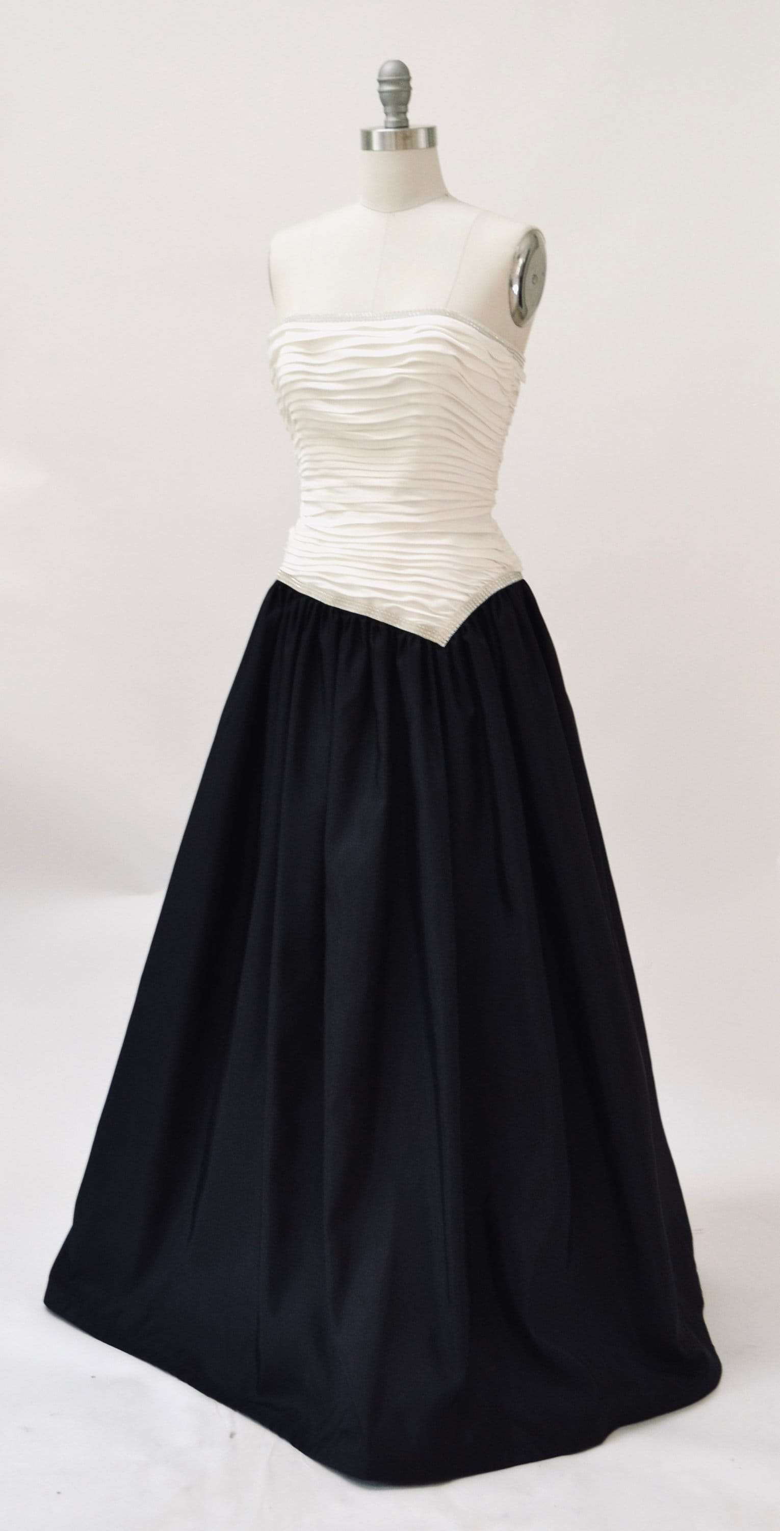 Vintage Black and White Ball Gown Evening Gown Dress Strapless Size ...