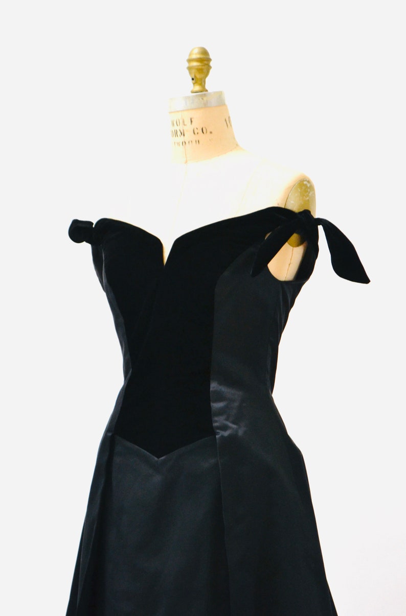 Vintage Escada Couture Black Evening Ball Gown Size 38 Small Black Velvet and Silk Black Evening Gown Dress off the shoulder 90s 00s Dress image 3
