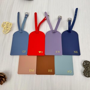 Gepersonaliseerde veganistisch lederen bagagelabel en paspoorthouder, aangepaste paspoorthoes, aangepast bagagelabel, reissetaccessoires, huwelijksreiscadeau