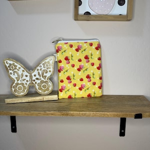 Yellow Strawberries Daisies E-Reader or Kindle Sleeve with Zipper