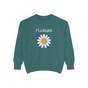 Smiley Daisy Long Sleeve Sweatshirt,Gift for her mom him dad,unique best gift