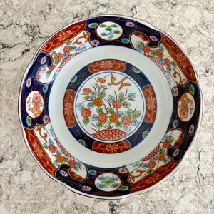 Vintage Japanese Imari porcelain footed serving bowl: 6 inches in diameter.