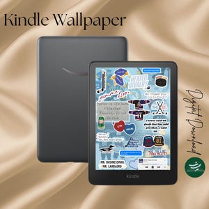 Könnte beinhalten: Ein Kindle-E-Reader mit einem bildschirmbedeckenden Aufkleber, der Hockey-Grafiken und Text enthält. Das Gerät wird neben einem geschlossenen Kindle angezeigt. Die Wörter "Kindle Wallpaper" und "Digital Download" sind ebenfalls sichtbar.