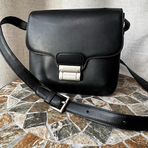 Vintage Giorgio Armani Leather Restore Shoulder Black Bag Unique Clasp Rare Y2K