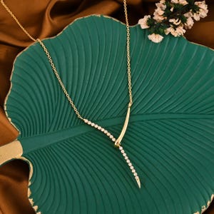 Gold Y-Halskette mit Kristallen | Moderner Tropfen Anhänger | Zierliche Lariat Halskette | Minimalistisches Geschenk für Sie | Eleganter Schmuck