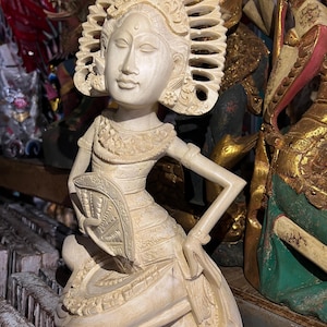 Handmade Balinese Wooden Sculpture – Traditional Fan Dancer Carving